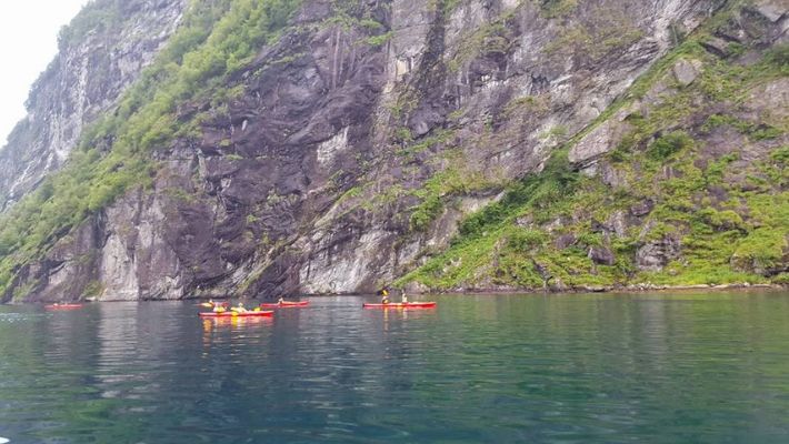 att göra i geiranger hyra kajak