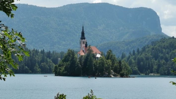kyrkan i bled slovenien