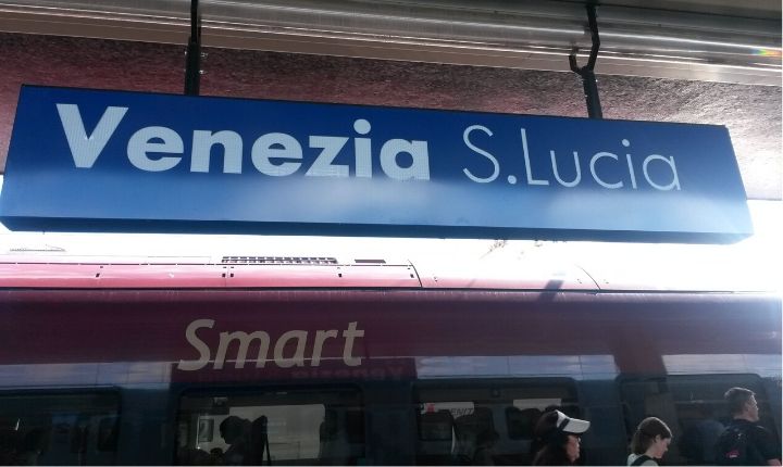 åka tåg till venedig venezia s.lucia