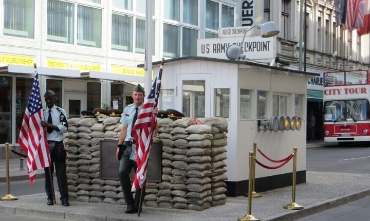 checkpoint Charlie