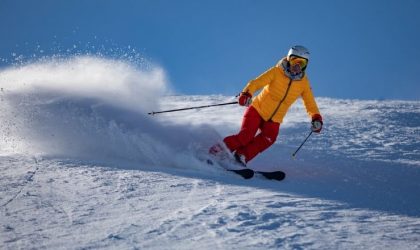 Kan man åka skidor i vanlig jacka? (eller dunjacka)