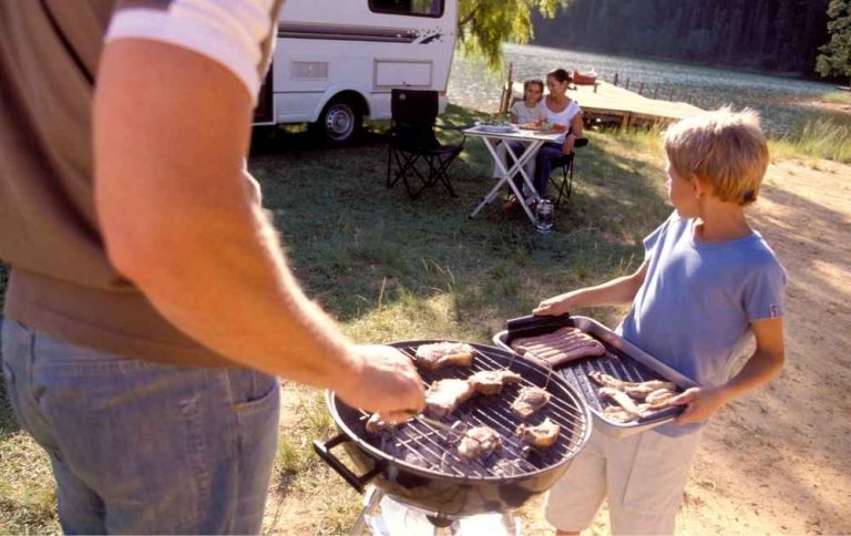 får man grilla på camping